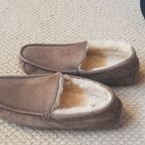 Mens size 13 ugh slippers